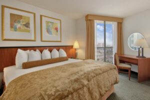 hotels5 2 300x200