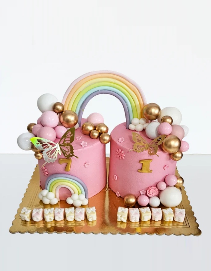 tort-in-frosting-cu-etaj-coronita-metal-fluturasi-aurii-copie-047474 - etorturi